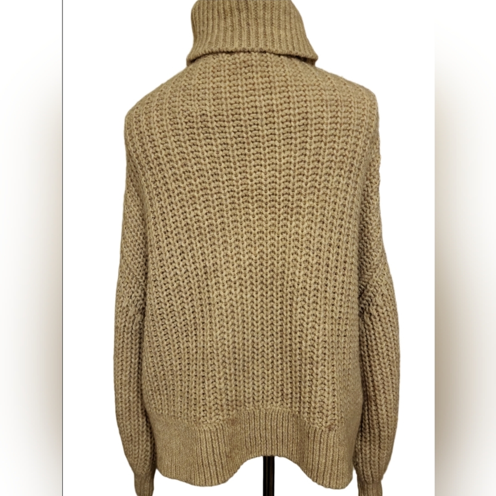 H&M Women's Tan Cable Knit Sweater Size Medium - Picture 2 of 9